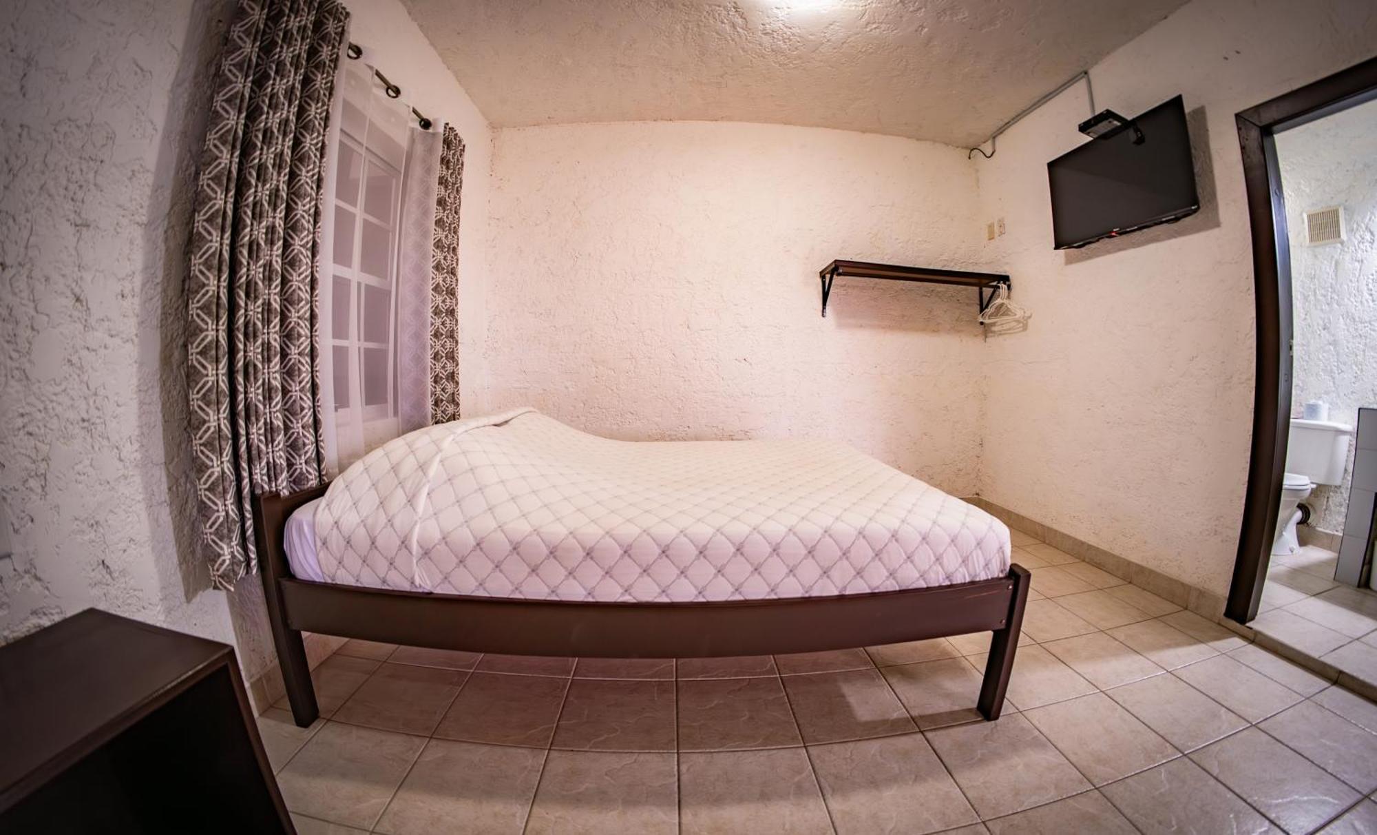 Las Palmas Hotel GOLD STANDARD APPROVED Corozal Exterior foto