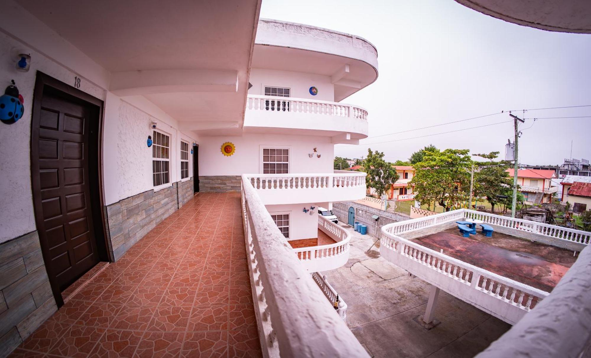 Las Palmas Hotel GOLD STANDARD APPROVED Corozal Exterior foto