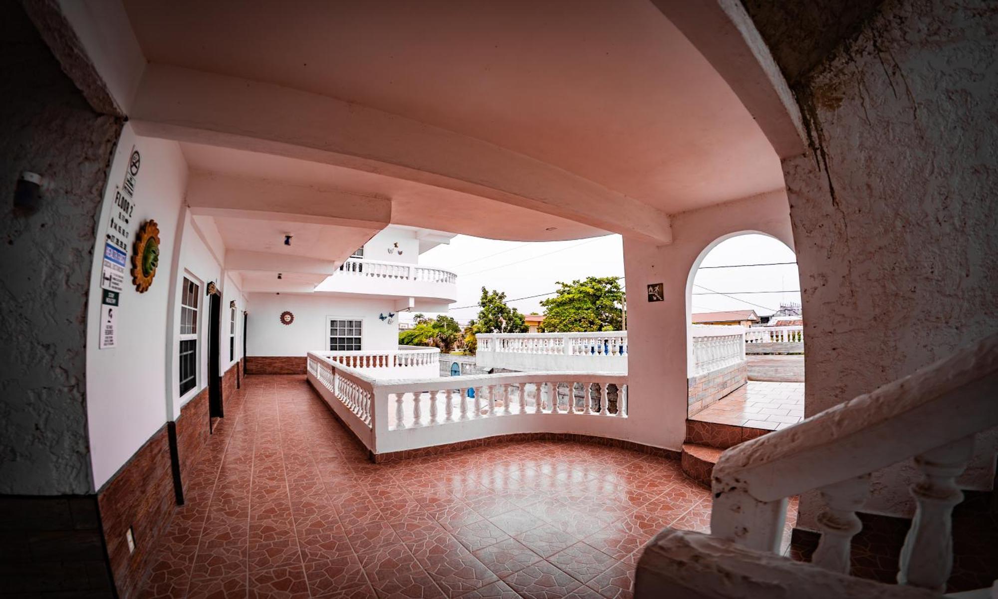 Las Palmas Hotel GOLD STANDARD APPROVED Corozal Exterior foto
